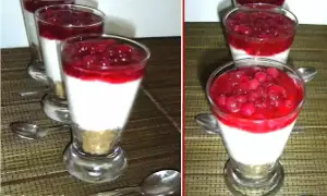 Deliziosa mousse di ricotta al bicchiere con crumble e topping di frutti rossi. Perfetta per un fine pasto leggero e gustoso.