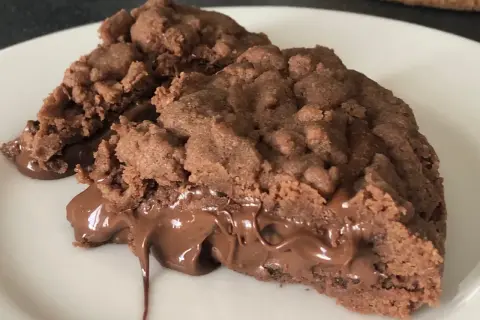 Tortelli al cioccolato con ripieno fuso e goloso, un piacere per gli occhi e per il palato.