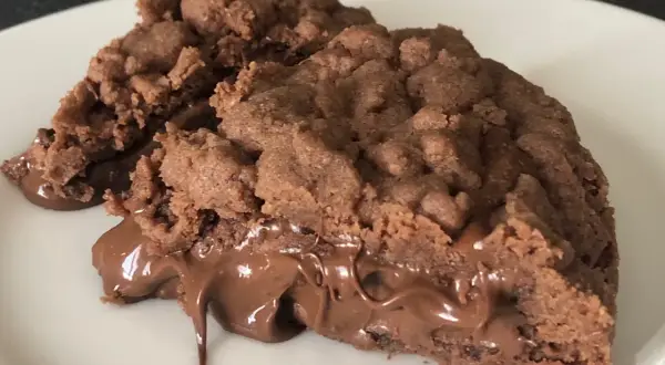 Tortelli al cioccolato con ripieno fuso e goloso, un piacere per gli occhi e per il palato.