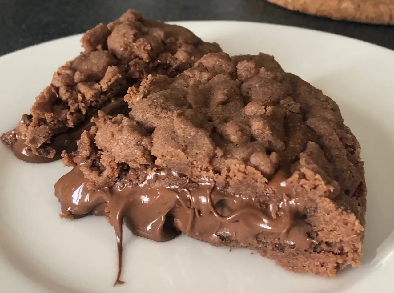 Tortelli al cioccolato con ripieno fuso e goloso, un piacere per gli occhi e per il palato.
