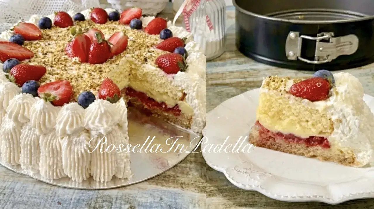 La torta della mamma, soffice e decorata con fragole e panna, è pronta per essere gustata. Una fetta mostra la deliziosa stratificazione di pan di spagna, crema e fragole.